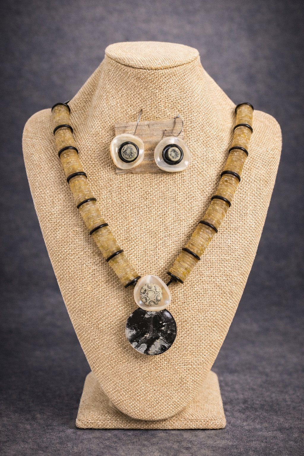 Conjunto de collar y pendientes Obsidiana